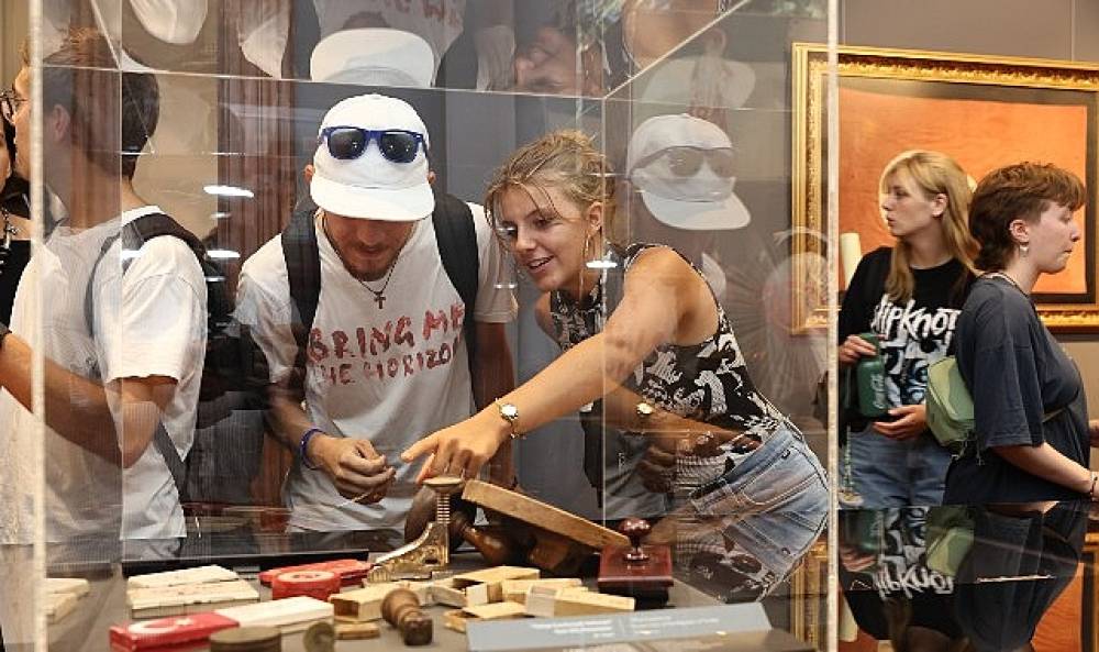 Bu yıl Erasmus+ programı kapsamında 13 ülkeden 51 öğrenci DEÜ'ye katıldı.